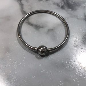 Pandora Bracelet : Limited Edition Bangle